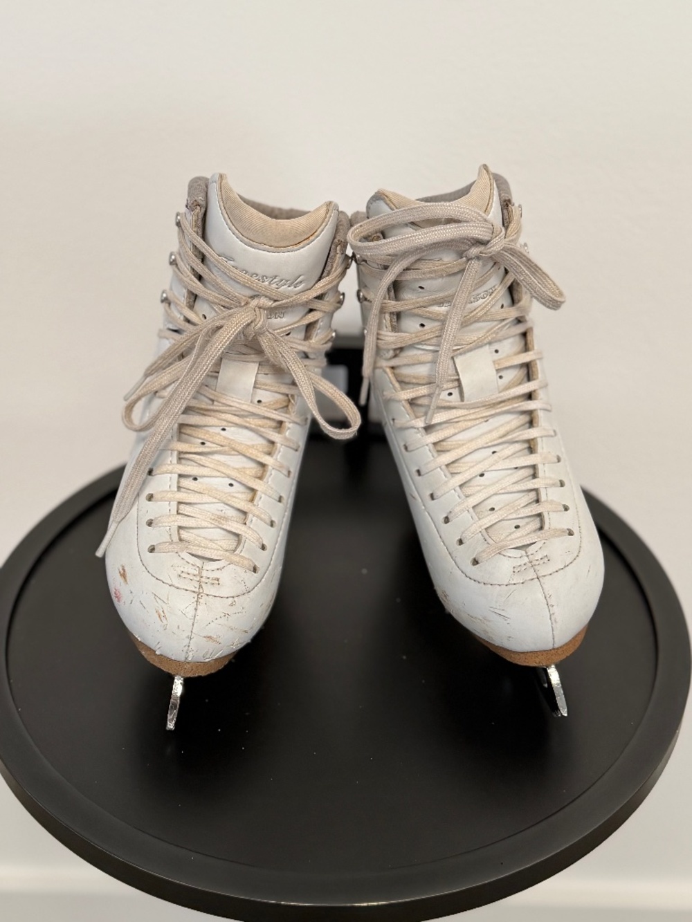 Jackson Ultima Freestyle Fusion FS2191 Figure Skates Size 2R Great condition